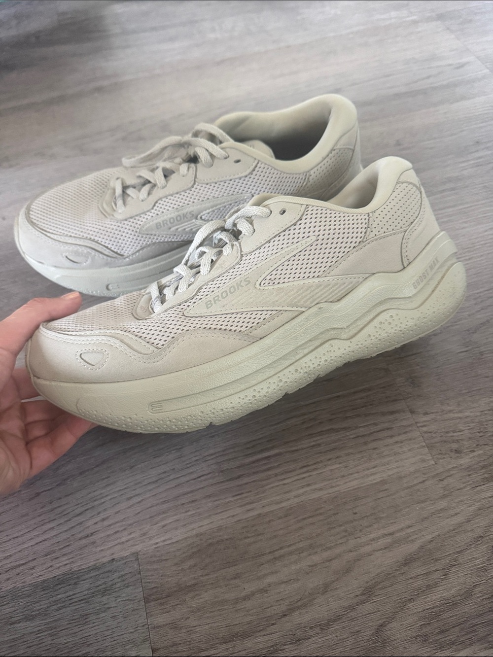 Brooks men’s Cream/White Cushioned Running Sneakers